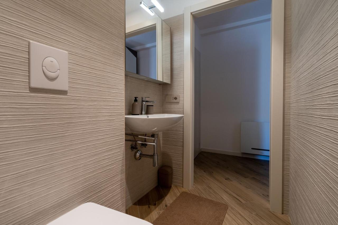 Aurealiving - Trastevere Suite With Rooftop & Gym, Your Place In Rome Exterior photo